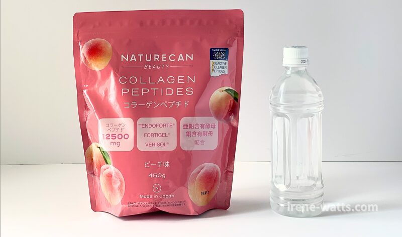 Naturecanのコラーゲンペプチド(ピーチ味)の実物写真。3種のペプチド配合、亜鉛・銅含有酵母入り。450gパッケージと水のペットボトル比較。